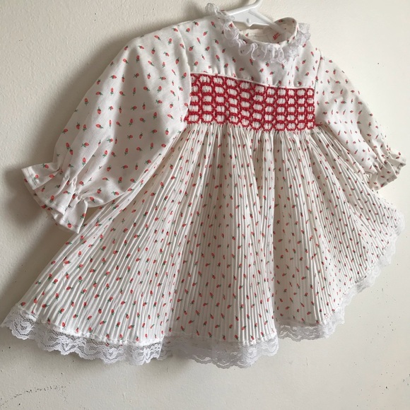 Rare Vintage 1960’s Hand Smocked Lace Baby Dress - Picture 6 of 8